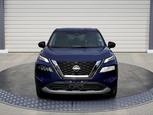 Used 2023 Nissan Rogue S image 2