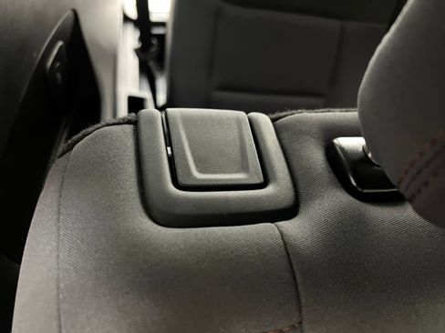 Used 2025 Ford Explorer Active AWD/4WD image 25