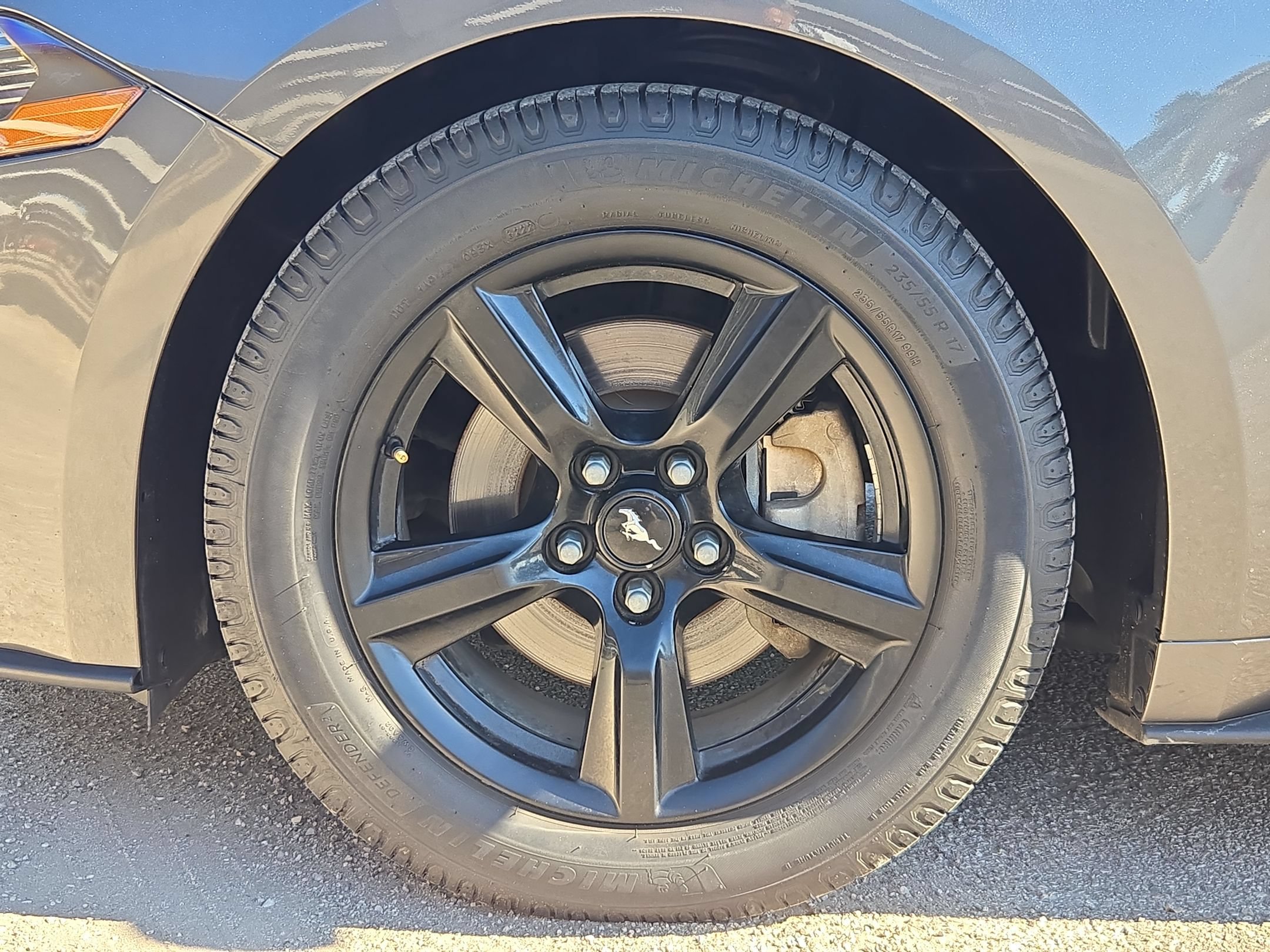 Used 2018 Ford Mustang Coupe RWD image 30