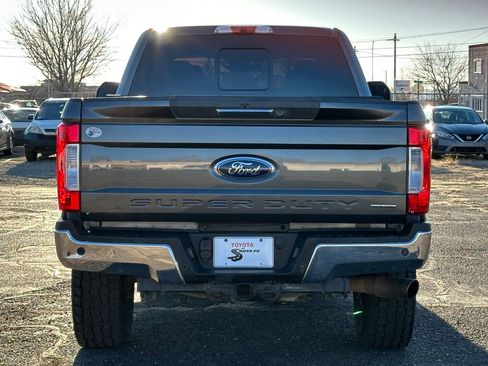 Used 2017 Ford F250 Lariat w/ Chrome Package image 9