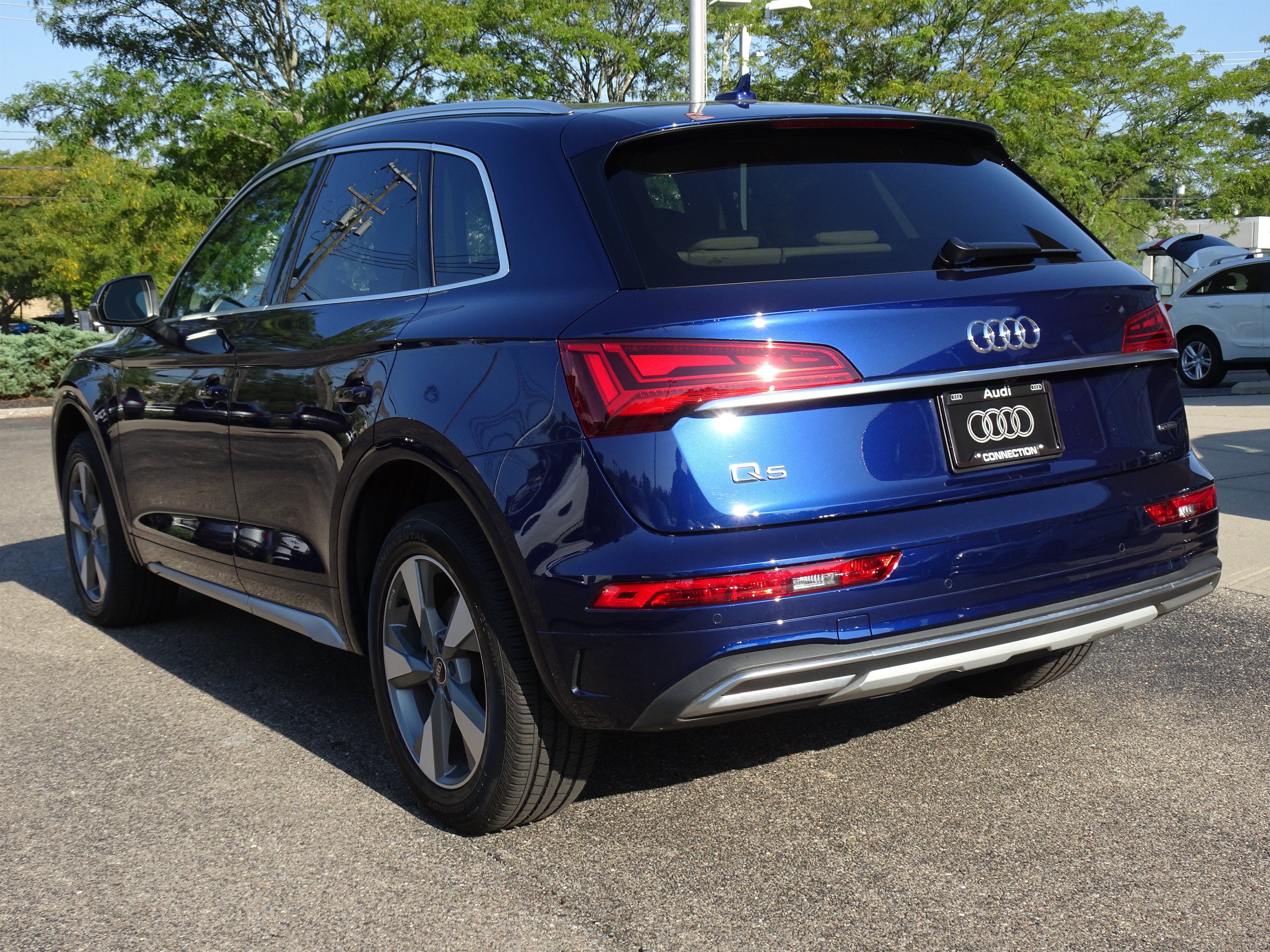 Certified 2024 Audi Q5 Premium Plus AWD/4WD image 3