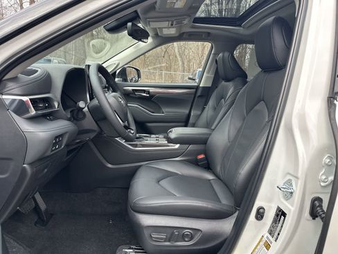 New 2026 Toyota Highlander Limited image 34