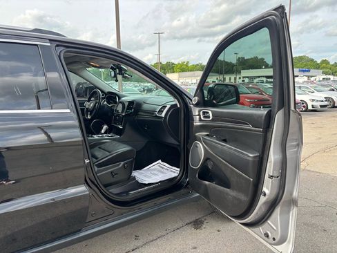 Used 2019 Jeep Grand Cherokee Summit AWD/4WD image 9