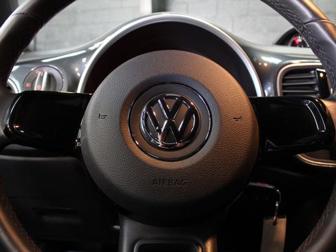 Used 2012 Volkswagen Beetle Launch Edition image 35