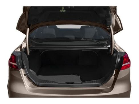 Used 2018 Ford Focus SE w/ Cold Weather Package FWD image 13