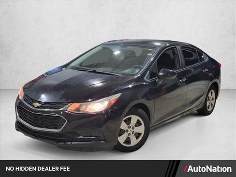 Used 2018 Chevrolet Cruze LS FWD image 1