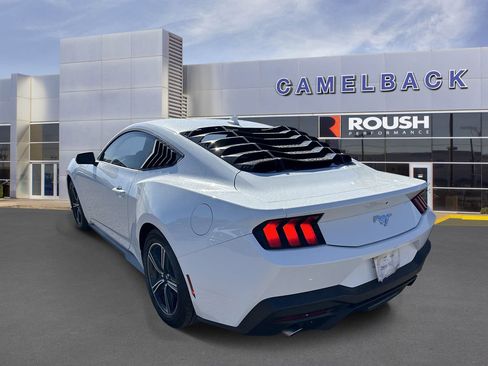 Used 2025 Ford Mustang Coupe RWD image 5