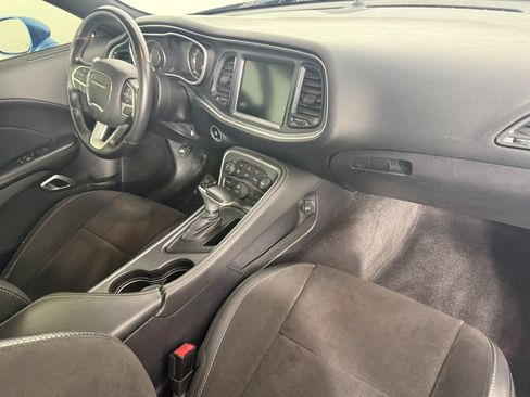 Used 2016 Dodge Challenger R/T Scat Pack w/ Leather Interior Group RWD image 11