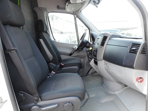 Used 2014 Freightliner Sprinter 2500 RWD image 14
