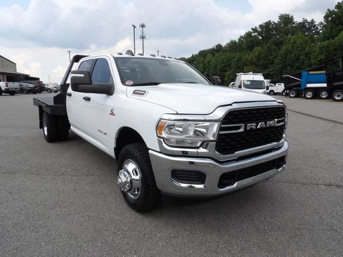 Used 2024 RAM 3500 SLT w/ Quick Order Package 2YG SLT AWD/4WD image 11