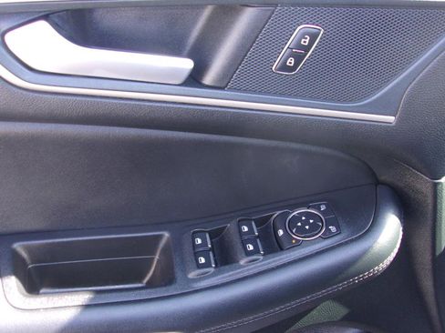 Used 2024 Ford Edge SEL w/ Convenience Package image 9