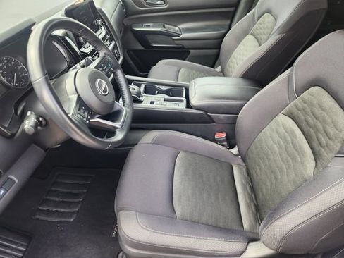 Used 2025 Nissan Pathfinder SV FWD image 12