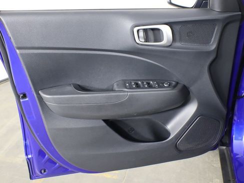 Used 2025 Hyundai Venue SEL FWD image 19
