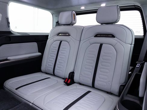 Used 2024 Rivian R1S Adventure AWD/4WD image 41