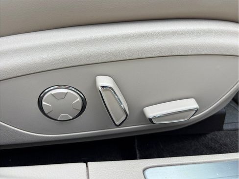 Used 2018 Lincoln MKZ Select w/ Select Plus Package FWD image 39