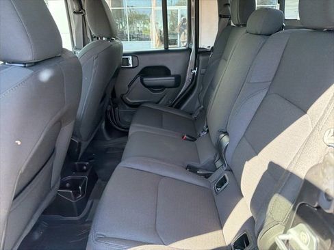 Used 2023 Jeep Gladiator Willys image 8