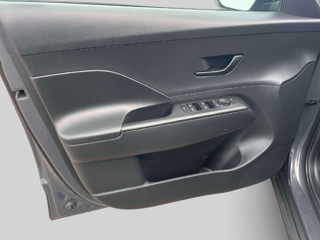 Used 2024 Hyundai Kona SEL AWD/4WD image 16
