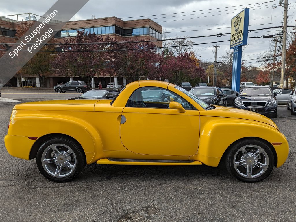 Used 2004 Chevrolet SSR w/ Preferred Equipment Group RWD image 7