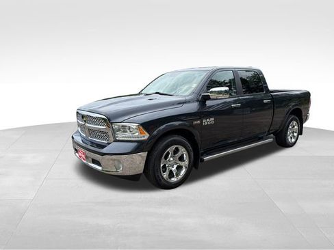 Used 2018 RAM 1500 Laramie w/ Convenience Group AWD/4WD image 7