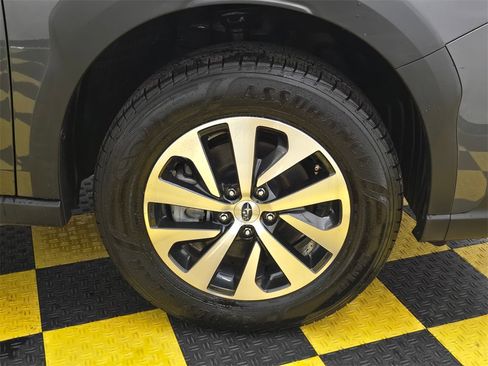 Used 2023 Subaru Outback Premium image 9