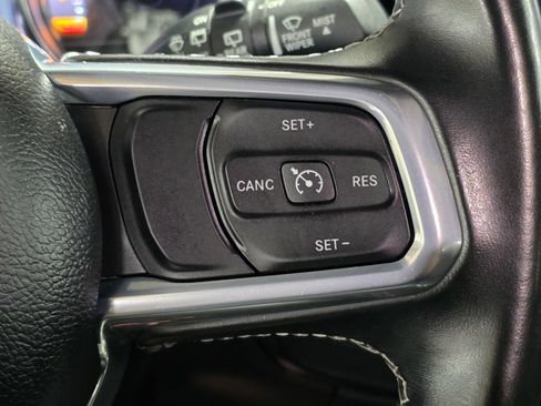 Used 2022 Jeep Wrangler Unlimited Sahara AWD/4WD image 32