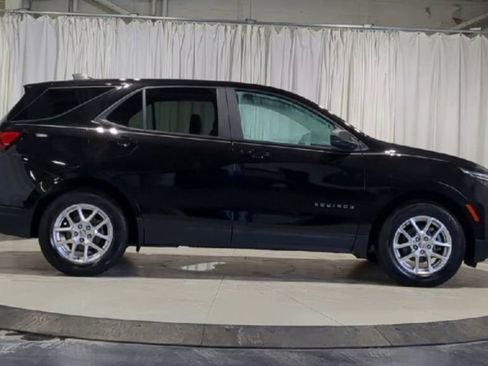 Used 2022 Chevrolet Equinox LS w/ LS Convenience Package image 11