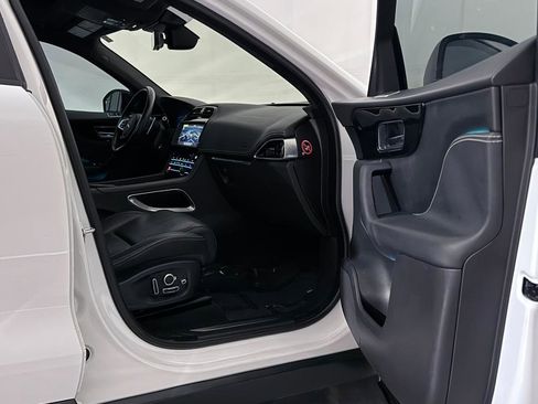 Used 2019 Jaguar F-PACE R-Sport image 28