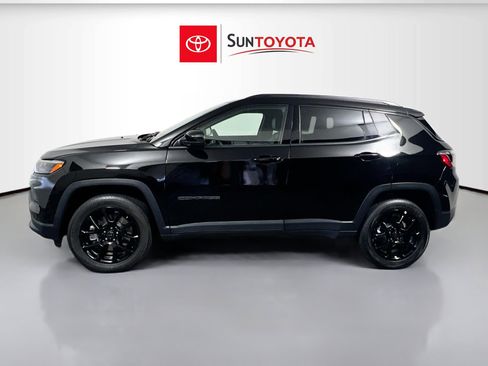 Used 2025 Jeep Compass Latitude w/ Convenience Group AWD/4WD image 7