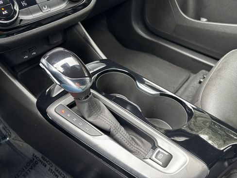 Used 2025 Buick Envista Sport Touring image 35