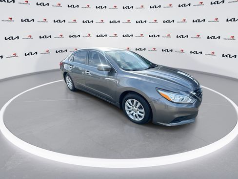 Used 2017 Nissan Altima 2.5 S w/ Power Driver Seat Package image 2