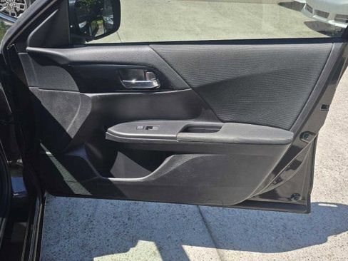 Used 2017 Honda Accord LX image 17