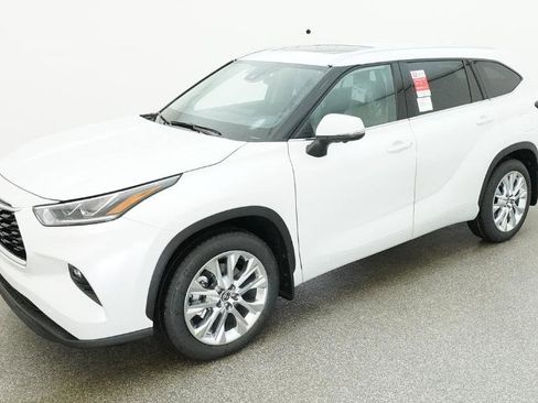New 2026 Toyota Highlander Limited AWD/4WD image 1