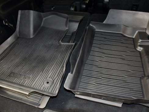 Used 2024 Ford Explorer XLT w/ Equipment Group 202A AWD/4WD image 50