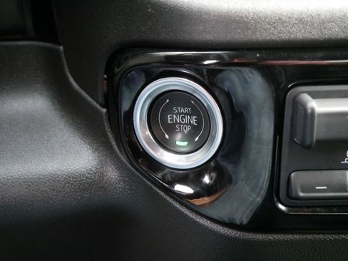 Used 2025 Chevrolet Silverado 2500 LT w/ Convenience Package image 24