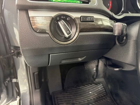 Used 2016 Volkswagen Passat 1.8T SE FWD image 12