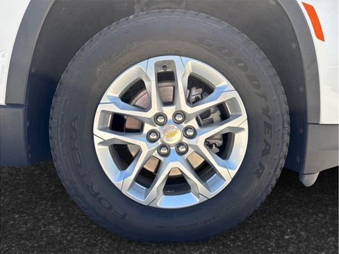 Used 2023 Chevrolet Traverse LS FWD image 13