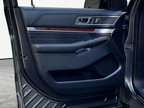 Used 2018 Ford Explorer Platinum AWD/4WD image 22