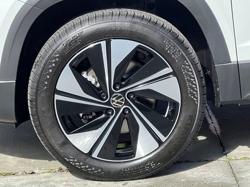 New 2026 Volkswagen Taos SE AWD/4WD image 25