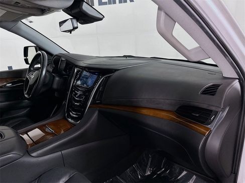 Used 2020 Cadillac Escalade Premium Luxury image 39
