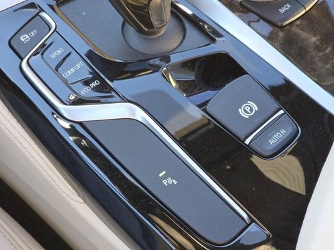Used 2019 BMW 540i xDrive w/ Executive Package image 18
