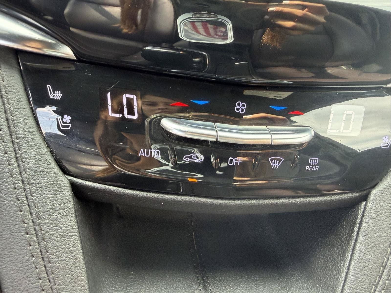 Used 2023 Cadillac XT6 Premium Luxury AWD/4WD image 12
