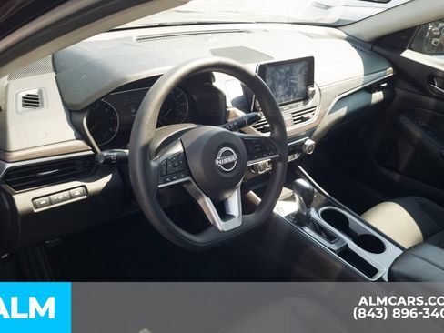 Used 2024 Nissan Altima 2.5 SV FWD image 5