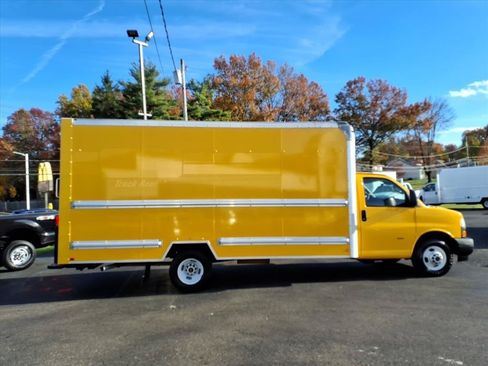 Used 2021 GMC Savana 3500 Extended w/ Power Convenience Package RWD image 6