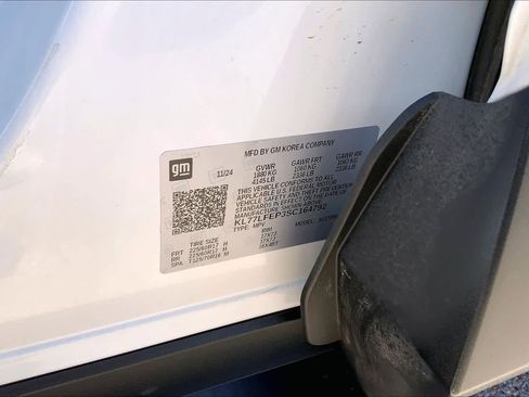 Used 2025 Chevrolet Trax LS image 37