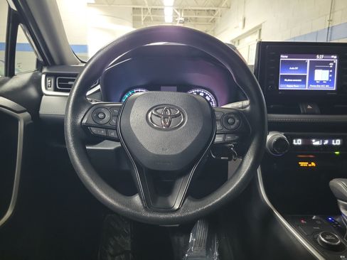 Used 2022 Toyota RAV4 LE AWD/4WD image 17