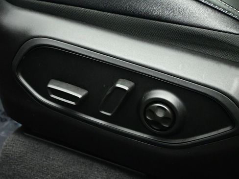 Used 2024 Jeep Grand Cherokee L Limited w/ Luxury Tech Group II image 17