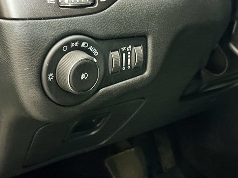 Used 2022 Jeep Cherokee Trailhawk AWD/4WD image 10