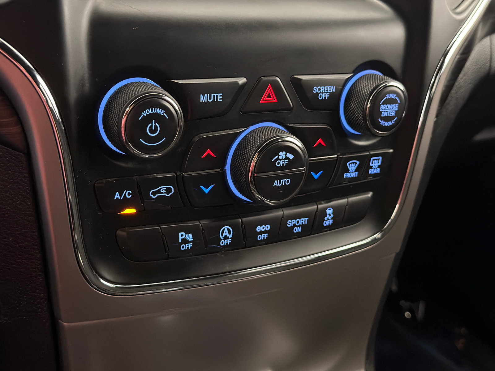 Used 2021 Jeep Grand Cherokee Laredo AWD/4WD image 23