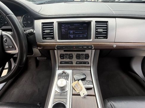 Used 2013 Jaguar XF RWD image 84