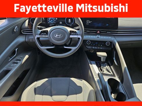 Used 2024 Hyundai Elantra SEL FWD image 12